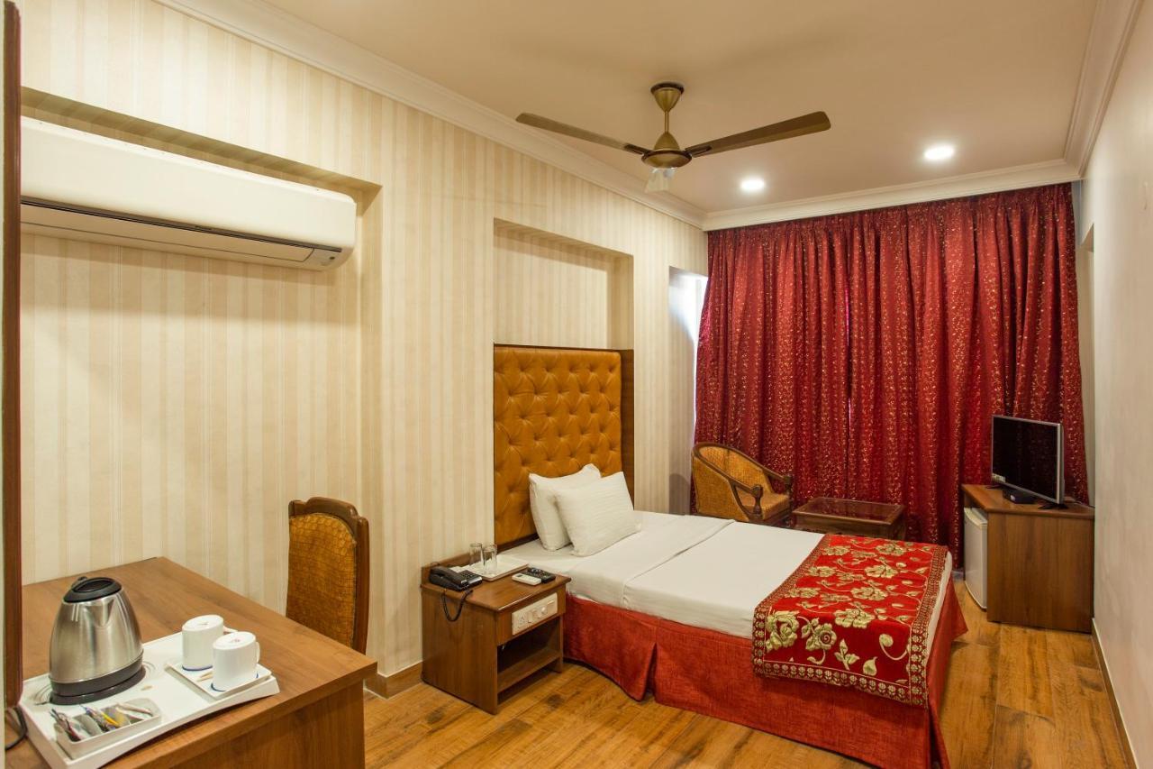 The Grand Regency Hotel Rajkot Bagian luar foto