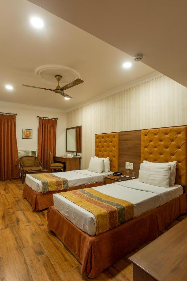 The Grand Regency Hotel Rajkot Bagian luar foto