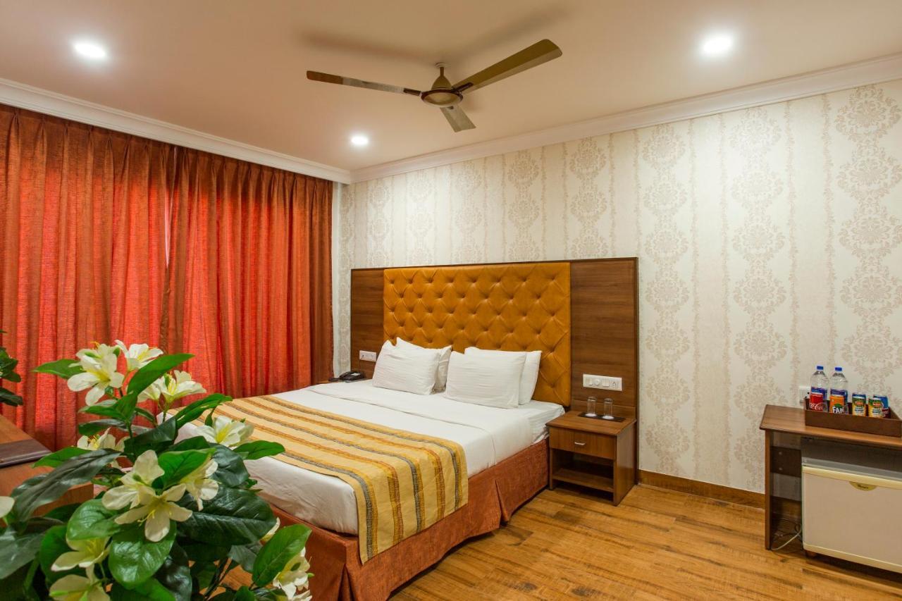 The Grand Regency Hotel Rajkot Bagian luar foto