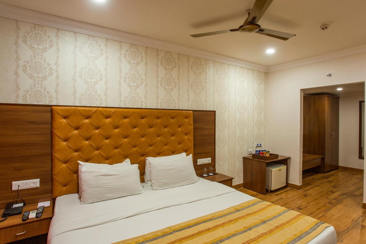 The Grand Regency Hotel Rajkot Bagian luar foto