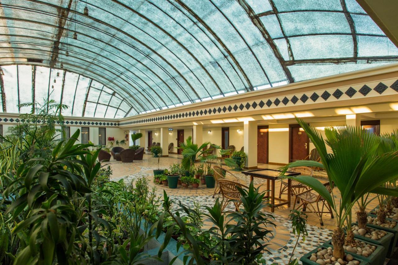 The Grand Regency Hotel Rajkot Bagian luar foto