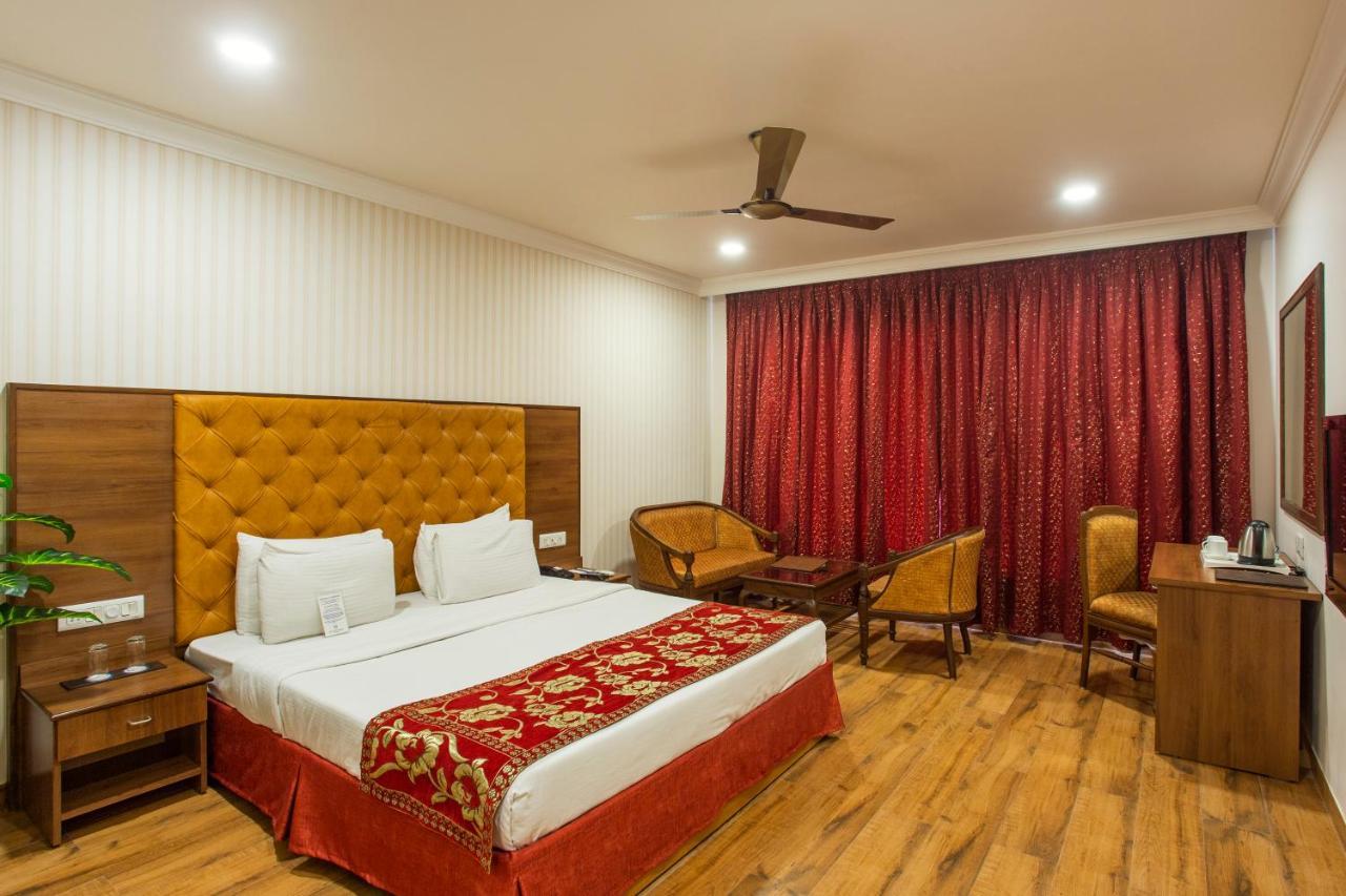 The Grand Regency Hotel Rajkot Bagian luar foto