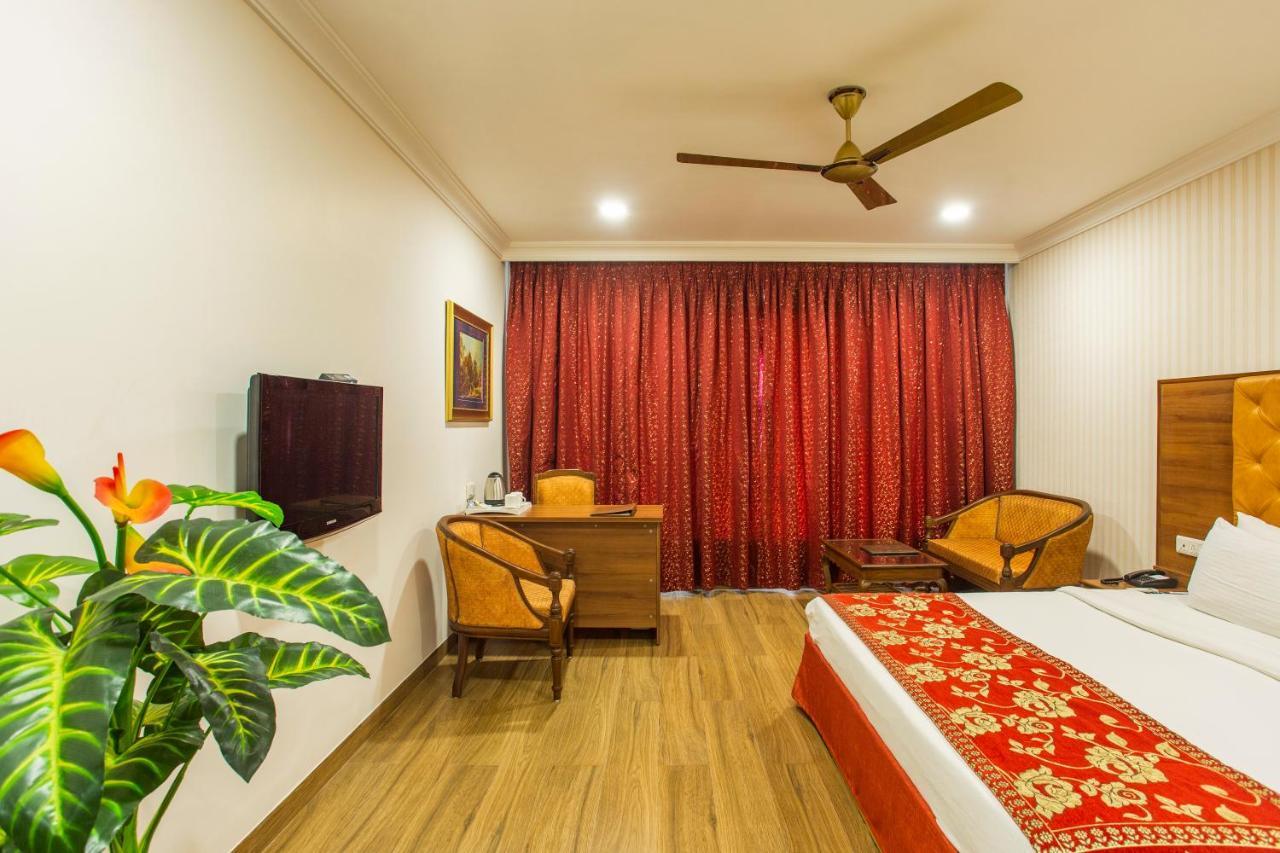 The Grand Regency Hotel Rajkot Bagian luar foto