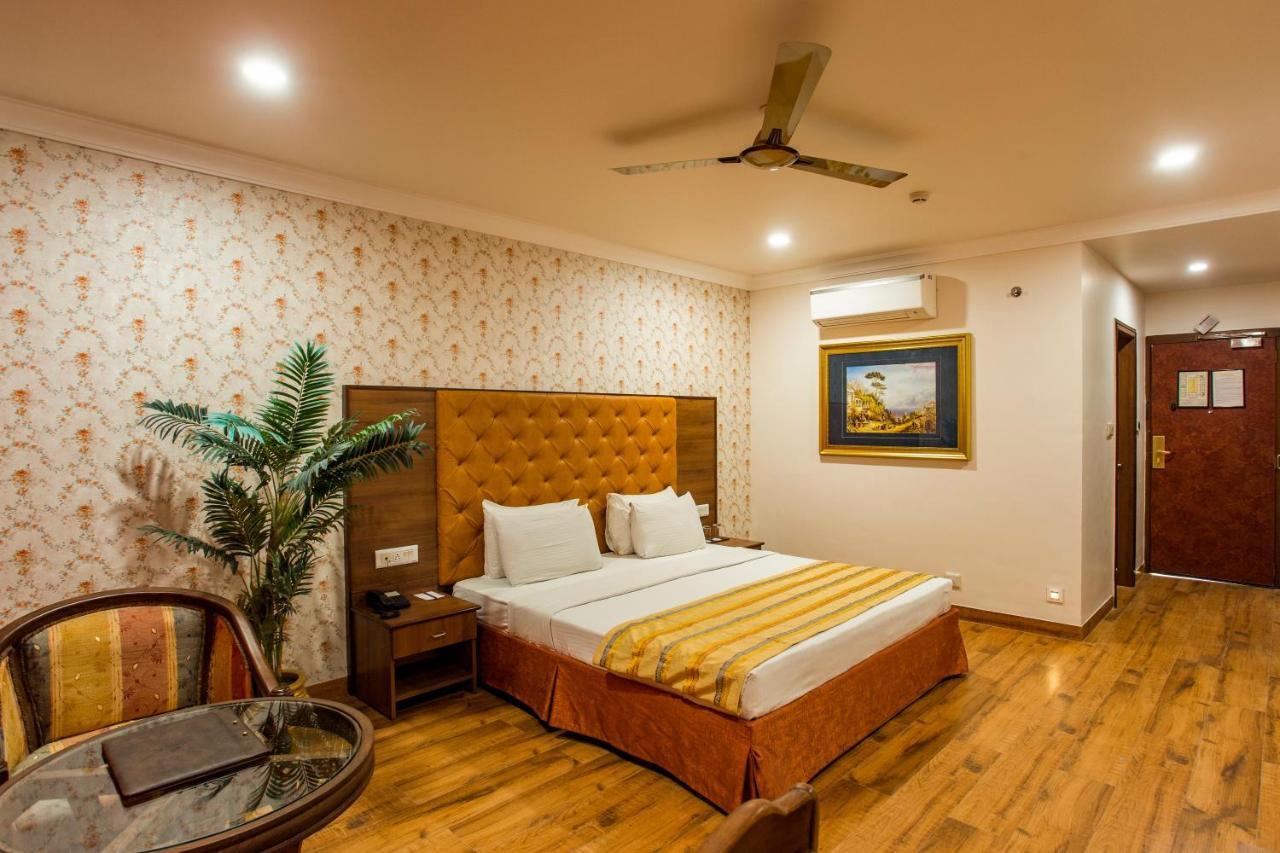 The Grand Regency Hotel Rajkot Bagian luar foto