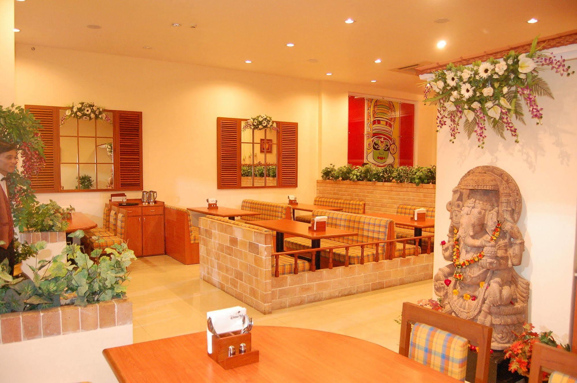 The Grand Regency Hotel Rajkot Bagian luar foto