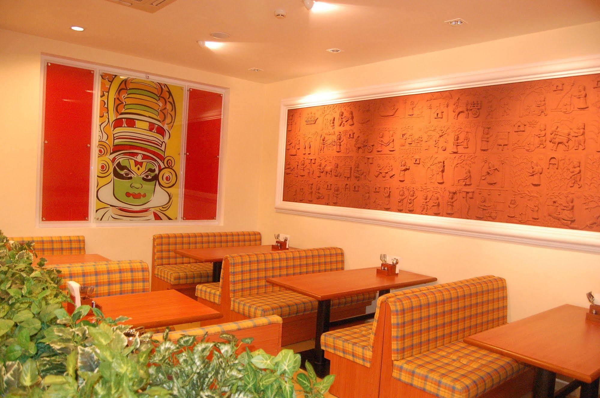 The Grand Regency Hotel Rajkot Bagian luar foto
