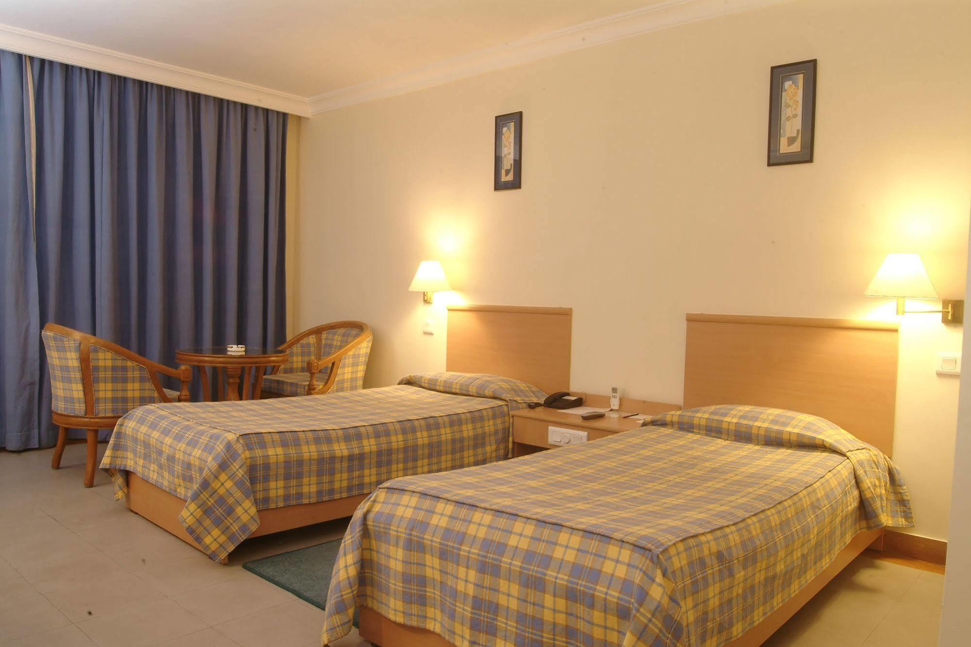The Grand Regency Hotel Rajkot Bagian luar foto
