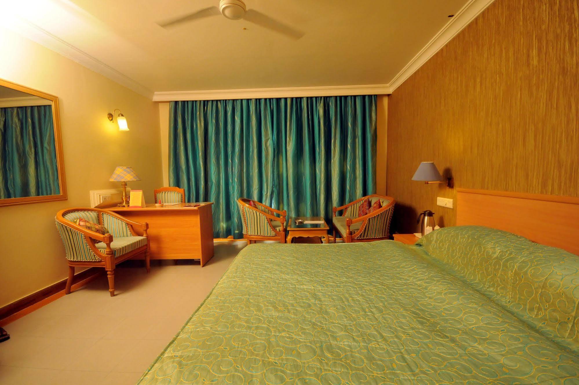 The Grand Regency Hotel Rajkot Bagian luar foto