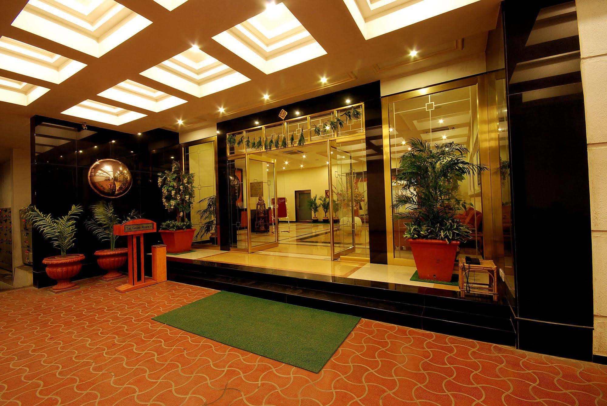 The Grand Regency Hotel Rajkot Bagian luar foto