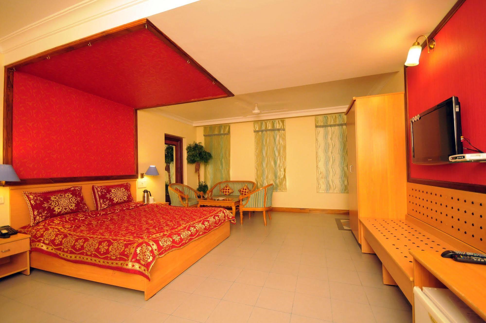 The Grand Regency Hotel Rajkot Bagian luar foto