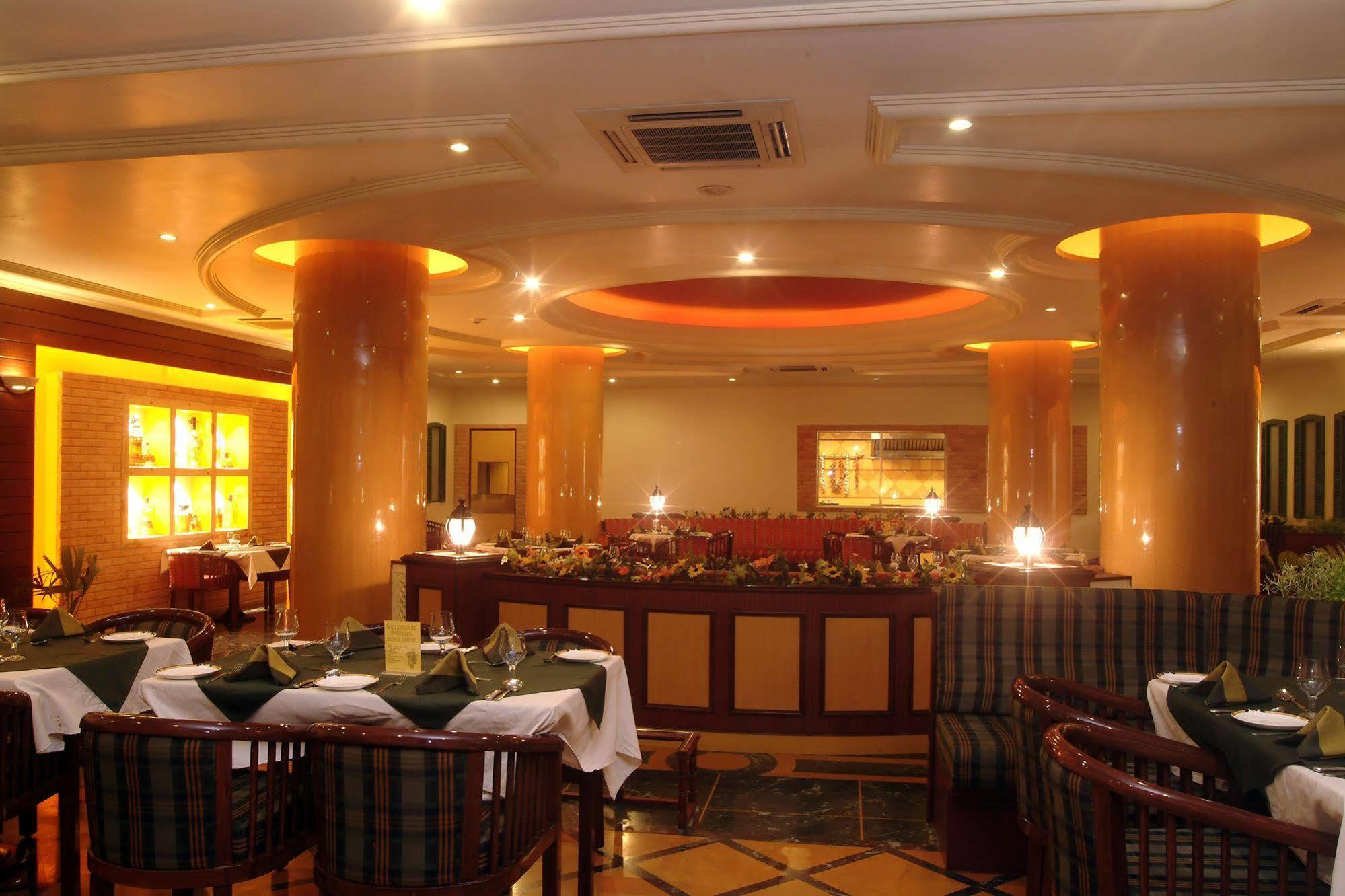 The Grand Regency Hotel Rajkot Bagian luar foto