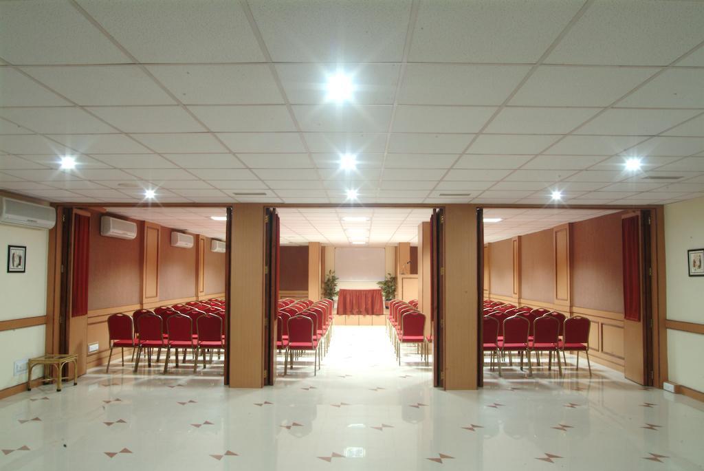 The Grand Regency Hotel Rajkot Bagian luar foto
